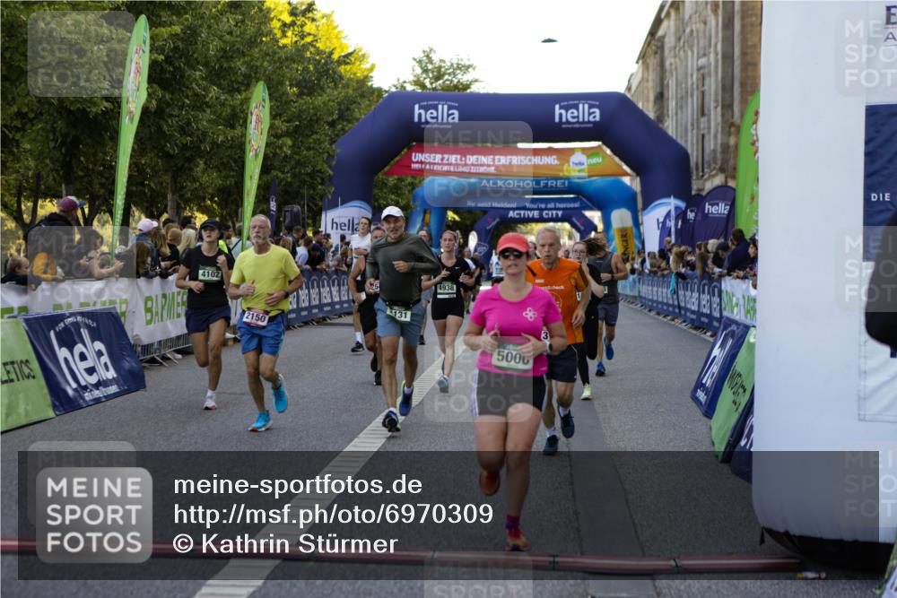01.09.2024 - BARMER Alsterlauf Kathrin Stürmer Photography http://msf.ph/oto/6970309 01.09.2024 10:00:28 Ziel 2176, 2197, 2398, 2715, 3223, 3316, 3367, 3527, 3528, 3529, 3530, 3955, 4338, 4428, 4558, 4608, 4609, 4687, 4813, 4936, 5144, 5162, 8149, 2137, 2150, 2541, 2982, 3131, 3230, 3666, 3762, 4102, 4117, 4134, 4152, 4869, 4938, 4971, 5000, 5158 meine-sportfotos.de