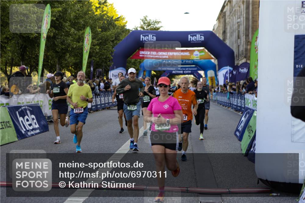 01.09.2024 - BARMER Alsterlauf Kathrin Stürmer Photography http://msf.ph/oto/6970311 01.09.2024 10:00:28 Ziel 2176, 2197, 2398, 2715, 3223, 3316, 3367, 3527, 3528, 3529, 3530, 3955, 4338, 4428, 4558, 4608, 4609, 4687, 4813, 4936, 5144, 5162, 8149, 2137, 2150, 2541, 2982, 3131, 3230, 3666, 3762, 4102, 4117, 4134, 4152, 4869, 4938, 4971, 5000, 5158 meine-sportfotos.de