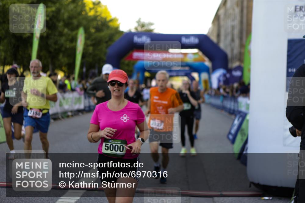 01.09.2024 - BARMER Alsterlauf Kathrin Stürmer Photography http://msf.ph/oto/6970316 01.09.2024 10:00:29 Ziel 2176, 2197, 2398, 2715, 3223, 3316, 3323, 3367, 3527, 3528, 3529, 3530, 3687, 3955, 4338, 4428, 4558, 4608, 4609, 4687, 4813, 4926, 4936, 5144, 5162, 8149, 2137, 2150, 2541, 2982, 3131, 3230, 3666, 3762, 4102, 4117, 4134, 4152, 4869, 4938, 4971, 4985, 5000, 5158, 8287 meine-sportfotos.de