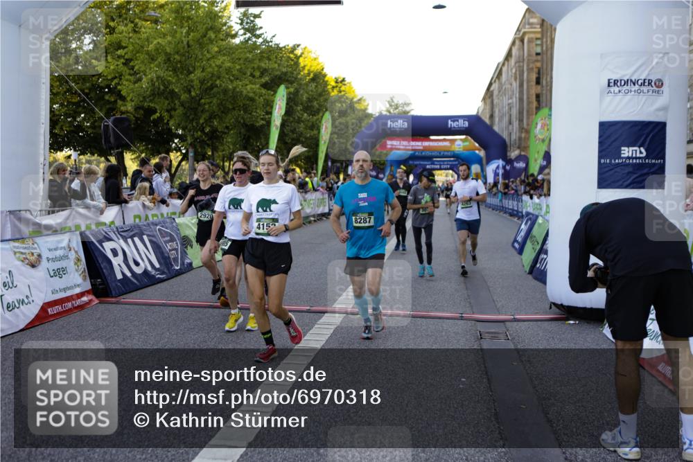 01.09.2024 - BARMER Alsterlauf Kathrin Stürmer Photography http://msf.ph/oto/6970318 01.09.2024 10:00:39 Ziel 2197, 2206, 2244, 2674, 2689, 3223, 3323, 3367, 3528, 3687, 3912, 4052, 4171, 4428, 4608, 4687, 4813, 4926, 4936, 5138, 5144, 8149, 2330, 2419, 2612, 2920, 2921, 3078, 3541, 3725, 3762, 3834, 3836, 4152, 4263, 4739, 4744, 4869, 4971, 4985, 8007, 8054, 8086, 8088, 8287 meine-sportfotos.de