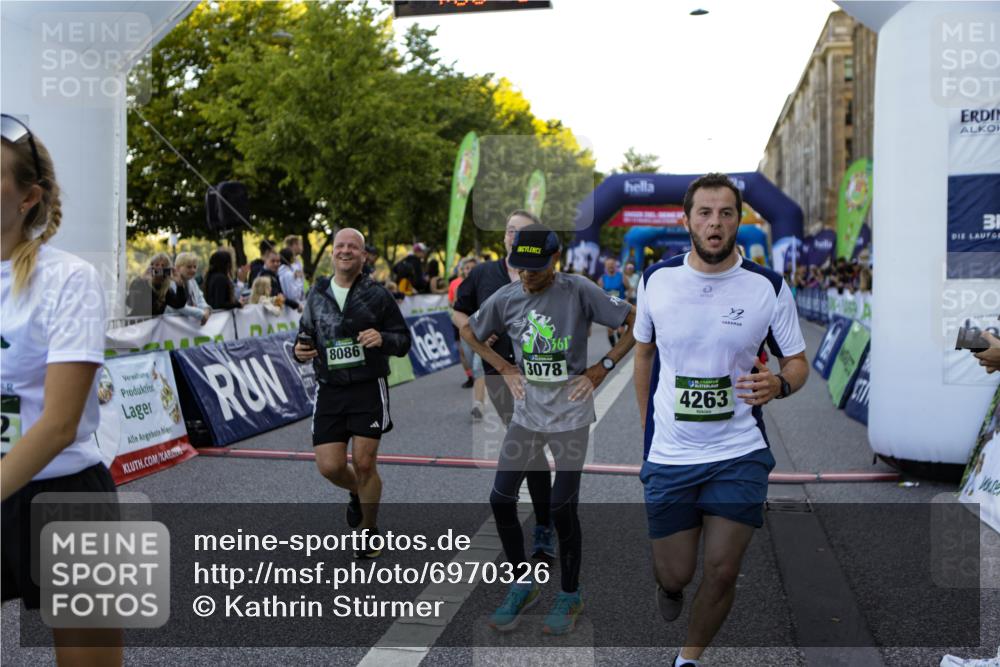 01.09.2024 - BARMER Alsterlauf Kathrin Stürmer Photography http://msf.ph/oto/6970326 01.09.2024 10:00:42 Ziel 2206, 2244, 2674, 2689, 3223, 3323, 3367, 3687, 3912, 4052, 4171, 4428, 4687, 4749, 4908, 4926, 4936, 5138, 8109, 2330, 2419, 2612, 2652, 2920, 2921, 3078, 3541, 3725, 3834, 3836, 4152, 4263, 4739, 4744, 4985, 8007, 8054, 8086, 8088, 8287 meine-sportfotos.de
