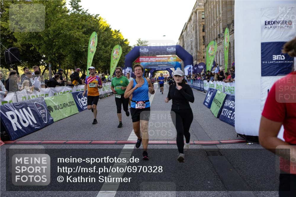 01.09.2024 - BARMER Alsterlauf Kathrin Stürmer Photography http://msf.ph/oto/6970328 01.09.2024 10:00:45 Ziel 2206, 2244, 2674, 2689, 3223, 3323, 3367, 3687, 3912, 4052, 4142, 4171, 4301, 4749, 4908, 4926, 4936, 5138, 8109, 2330, 2419, 2612, 2652, 2920, 2921, 3078, 3278, 3541, 3725, 3834, 3836, 4263, 4553, 4663, 4739, 4744, 8007, 8044, 8046, 8054, 8086, 8088, 8338 meine-sportfotos.de