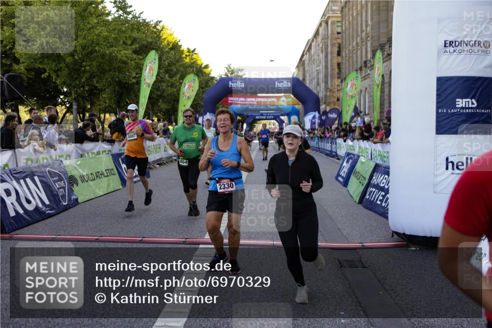 01.09.2024 - BARMER Alsterlauf Kathrin Stürmer Photography http://msf.ph/oto/6970329 01.09.2024 10:00:45 Ziel 2206, 2244, 2674, 2689, 3223, 3323, 3367, 3687, 3912, 4052, 4142, 4171, 4301, 4749, 4908, 4926, 4936, 5138, 8109, 2330, 2419, 2612, 2652, 2920, 2921, 3078, 3278, 3541, 3725, 3834, 3836, 4263, 4553, 4663, 4739, 4744, 8007, 8044, 8046, 8054, 8086, 8088, 8338 meine-sportfotos.de