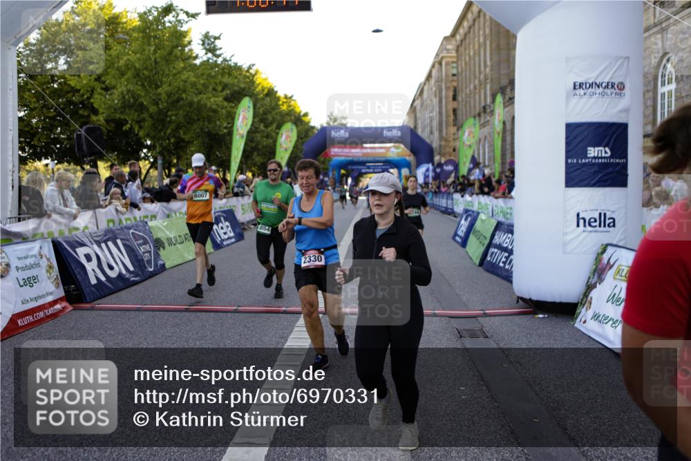 01.09.2024 - BARMER Alsterlauf Kathrin Stürmer Photography http://msf.ph/oto/6970331 01.09.2024 10:00:45 Ziel 2206, 2244, 2674, 2689, 3223, 3323, 3367, 3687, 3912, 4052, 4142, 4171, 4301, 4749, 4908, 4926, 4936, 5138, 8109, 2330, 2419, 2612, 2652, 2920, 2921, 3078, 3278, 3541, 3725, 3834, 3836, 4263, 4553, 4663, 4739, 4744, 8007, 8044, 8046, 8054, 8086, 8088, 8338 meine-sportfotos.de
