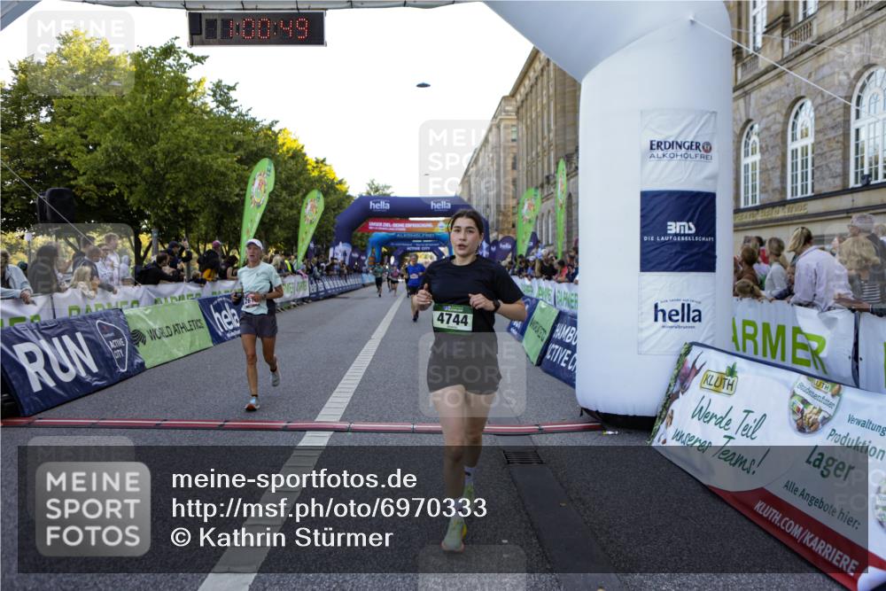 01.09.2024 - BARMER Alsterlauf Kathrin Stürmer Photography http://msf.ph/oto/6970333 01.09.2024 10:00:47 Ziel 2206, 2244, 2674, 2689, 3223, 3323, 3367, 3687, 3912, 4052, 4142, 4171, 4301, 4749, 4908, 4926, 5138, 8109, 2330, 2419, 2612, 2652, 3278, 3541, 3630, 3725, 3834, 3836, 4537, 4553, 4663, 4739, 4744, 8007, 8044, 8046, 8054, 8086, 8088, 8338 meine-sportfotos.de