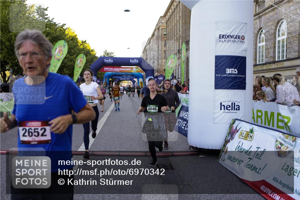 01.09.2024 - BARMER Alsterlauf Kathrin Stürmer Photography http://msf.ph/oto/6970342 01.09.2024 10:00:52 Ziel 2206, 2244, 2245, 3470, 3912, 4052, 4142, 4301, 4749, 4908, 5138, 5310, 8109, 8190, 2605, 2612, 2652, 2901, 3278, 3312, 3630, 4395, 4537, 4553, 4663, 4715, 4744, 5023, 5106, 5107, 8007, 8044, 8046, 8054, 8338 meine-sportfotos.de
