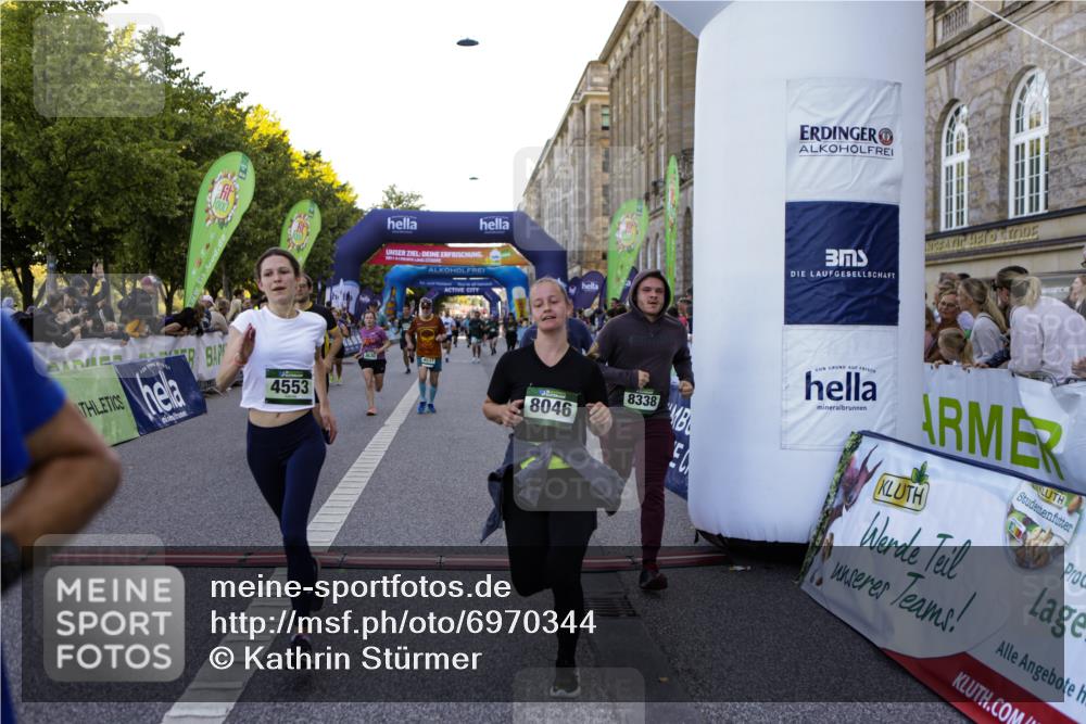 01.09.2024 - BARMER Alsterlauf Kathrin Stürmer Photography http://msf.ph/oto/6970344 01.09.2024 10:00:52 Ziel 2206, 2244, 2245, 3470, 3912, 4052, 4142, 4301, 4749, 4908, 5138, 5310, 8109, 8190, 2605, 2612, 2652, 2901, 3278, 3312, 3630, 4395, 4537, 4553, 4663, 4715, 4744, 5023, 5106, 5107, 8007, 8044, 8046, 8054, 8338 meine-sportfotos.de