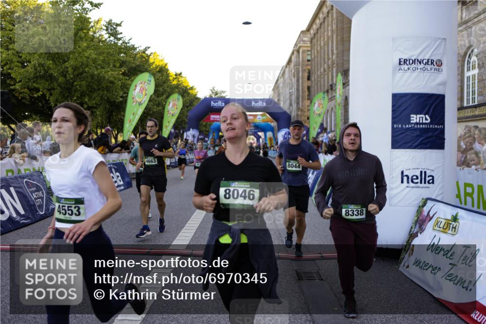 01.09.2024 - BARMER Alsterlauf Kathrin Stürmer Photography http://msf.ph/oto/6970345 01.09.2024 10:00:53 Ziel 2244, 2245, 3470, 3912, 4052, 4142, 4301, 4749, 4908, 5138, 5310, 8109, 8190, 2605, 2612, 2652, 2901, 3278, 3312, 3630, 4395, 4537, 4553, 4663, 4715, 4744, 5023, 5106, 5107, 8044, 8046, 8338 meine-sportfotos.de