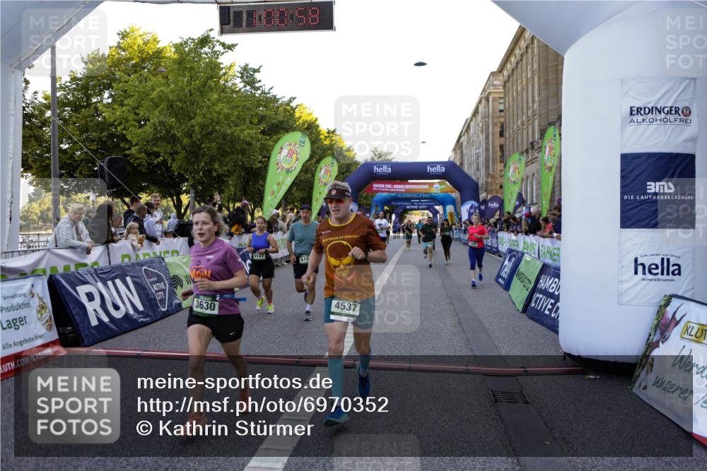 01.09.2024 - BARMER Alsterlauf Kathrin Stürmer Photography http://msf.ph/oto/6970352 01.09.2024 10:00:55 Ziel 2245, 3470, 3883, 3912, 4052, 4142, 4301, 4749, 4908, 5138, 5310, 8109, 8190, 2605, 2652, 2901, 3278, 3312, 3630, 4395, 4537, 4553, 4612, 4663, 4715, 5023, 5106, 5107, 8044, 8046, 8338 meine-sportfotos.de