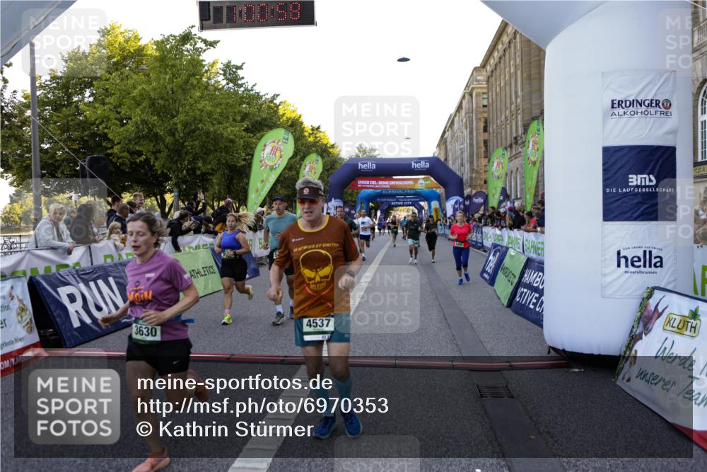 01.09.2024 - BARMER Alsterlauf Kathrin Stürmer Photography http://msf.ph/oto/6970353 01.09.2024 10:00:56 Ziel 2245, 3470, 3504, 3883, 3912, 4052, 4142, 4301, 4749, 4908, 5138, 5310, 8109, 8190, 2605, 2652, 2901, 3278, 3312, 3630, 3854, 4395, 4537, 4553, 4612, 4663, 4715, 5023, 5106, 5107, 8044, 8046, 8338 meine-sportfotos.de