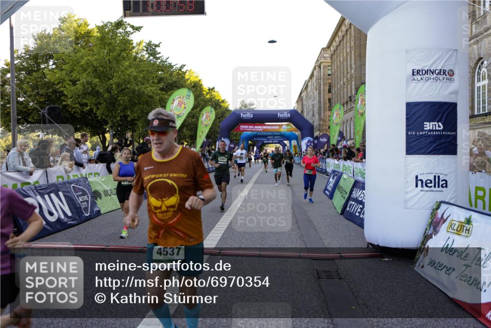 01.09.2024 - BARMER Alsterlauf Kathrin Stürmer Photography http://msf.ph/oto/6970354 01.09.2024 10:00:56 Ziel 2245, 3470, 3504, 3883, 3912, 4052, 4142, 4301, 4749, 4908, 5138, 5310, 8109, 8190, 2605, 2652, 2901, 3278, 3312, 3630, 3854, 4395, 4537, 4553, 4612, 4663, 4715, 5023, 5106, 5107, 8044, 8046, 8338 meine-sportfotos.de