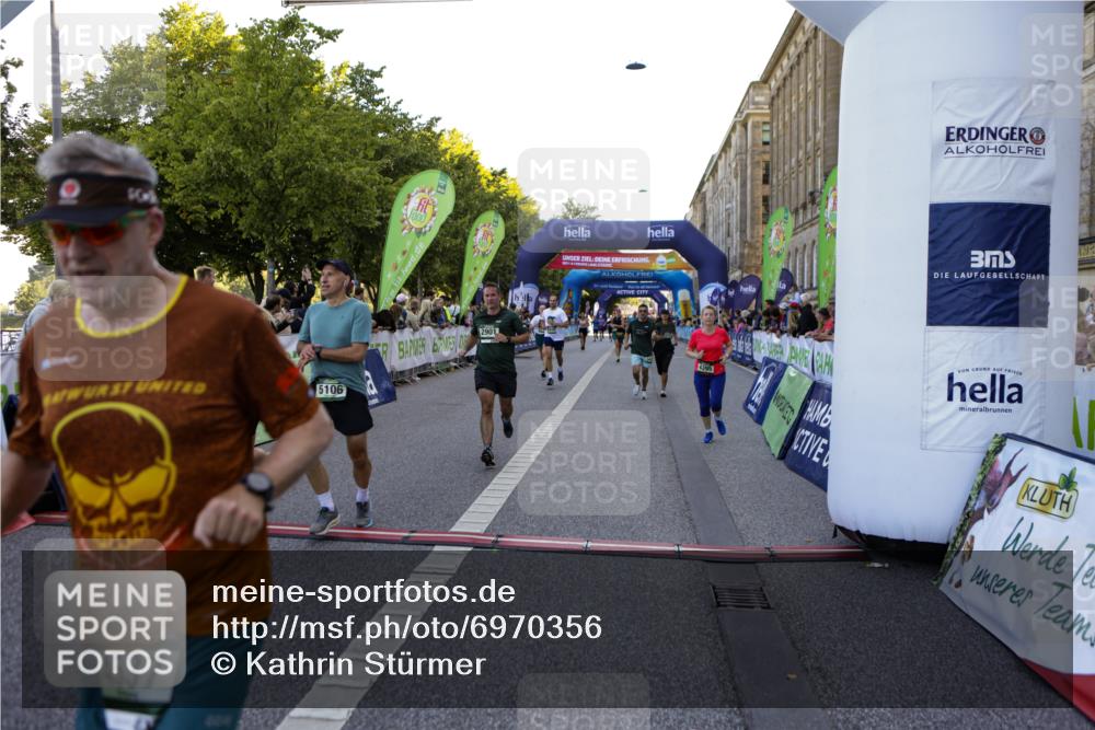 01.09.2024 - BARMER Alsterlauf Kathrin Stürmer Photography http://msf.ph/oto/6970356 01.09.2024 10:00:56 Ziel 2245, 3470, 3504, 3883, 3912, 4052, 4142, 4301, 4749, 4908, 5138, 5310, 8109, 8190, 2605, 2652, 2901, 3278, 3312, 3630, 3854, 4395, 4537, 4553, 4612, 4663, 4715, 5023, 5106, 5107, 8044, 8046, 8338 meine-sportfotos.de