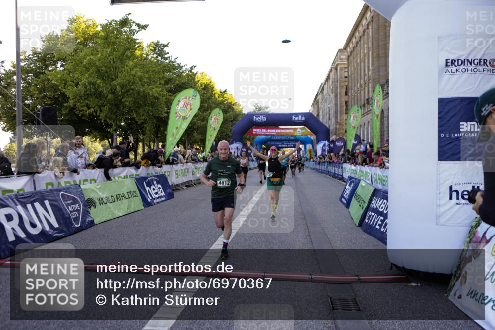 01.09.2024 - BARMER Alsterlauf Kathrin Stürmer Photography http://msf.ph/oto/6970367 01.09.2024 10:01:02 Ziel 2245, 2282, 2942, 3470, 3504, 3587, 3883, 4032, 4142, 4301, 4749, 5147, 5310, 8190, 2366, 2605, 2901, 2911, 3272, 3312, 3630, 3854, 3956, 4395, 4537, 4612, 4715, 5023, 5106, 5107 meine-sportfotos.de