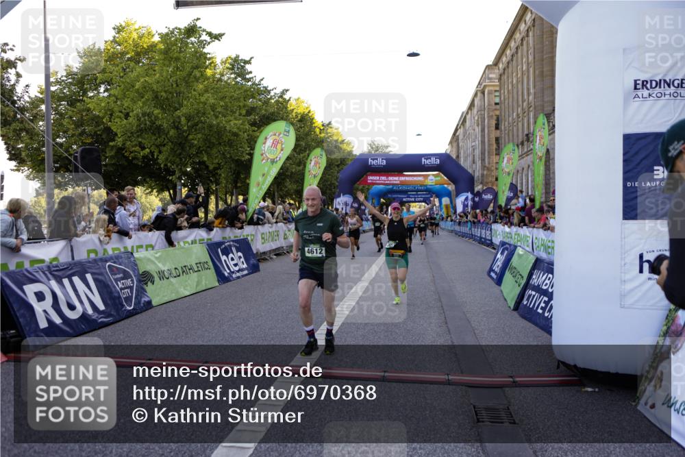 01.09.2024 - BARMER Alsterlauf Kathrin Stürmer Photography http://msf.ph/oto/6970368 01.09.2024 10:01:02 Ziel 2245, 2282, 2942, 3470, 3504, 3587, 3883, 4032, 4142, 4301, 4749, 5147, 5310, 8190, 2366, 2605, 2901, 2911, 3272, 3312, 3630, 3854, 3956, 4395, 4537, 4612, 4715, 5023, 5106, 5107 meine-sportfotos.de