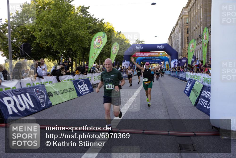 01.09.2024 - BARMER Alsterlauf Kathrin Stürmer Photography http://msf.ph/oto/6970369 01.09.2024 10:01:02 Ziel 2245, 2282, 2942, 3470, 3504, 3587, 3883, 4032, 4142, 4301, 4749, 5147, 5310, 8190, 2366, 2605, 2901, 2911, 3272, 3312, 3630, 3854, 3956, 4395, 4537, 4612, 4715, 5023, 5106, 5107 meine-sportfotos.de