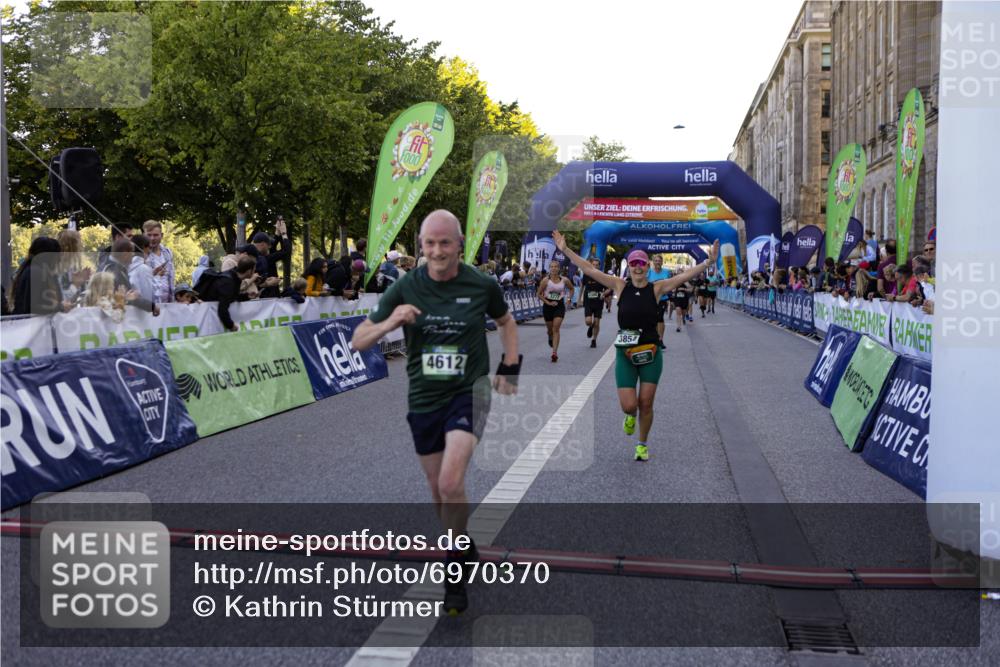 01.09.2024 - BARMER Alsterlauf Kathrin Stürmer Photography http://msf.ph/oto/6970370 01.09.2024 10:01:02 Ziel 2245, 2282, 2942, 3470, 3504, 3587, 3883, 4032, 4142, 4301, 4749, 5147, 5310, 8190, 2366, 2605, 2901, 2911, 3272, 3312, 3630, 3854, 3956, 4395, 4537, 4612, 4715, 5023, 5106, 5107 meine-sportfotos.de