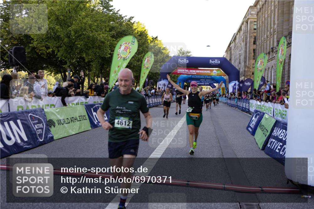 01.09.2024 - BARMER Alsterlauf Kathrin Stürmer Photography http://msf.ph/oto/6970371 01.09.2024 10:01:03 Ziel 2245, 2282, 2942, 3470, 3504, 3587, 3883, 4032, 4142, 4301, 5147, 5310, 8190, 2366, 2605, 2901, 2911, 3272, 3312, 3854, 3956, 4395, 4612, 4715, 5023, 5106, 5107, 8195 meine-sportfotos.de