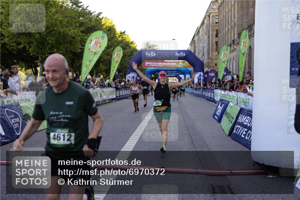 01.09.2024 - BARMER Alsterlauf Kathrin Stürmer Photography http://msf.ph/oto/6970372 01.09.2024 10:01:03 Ziel 2245, 2282, 2942, 3470, 3504, 3587, 3883, 4032, 4142, 4301, 5147, 5310, 8190, 2366, 2605, 2901, 2911, 3272, 3312, 3854, 3956, 4395, 4612, 4715, 5023, 5106, 5107, 8195 meine-sportfotos.de