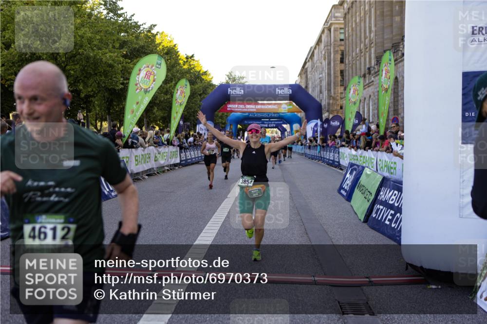 01.09.2024 - BARMER Alsterlauf Kathrin Stürmer Photography http://msf.ph/oto/6970373 01.09.2024 10:01:03 Ziel 2245, 2282, 2942, 3470, 3504, 3587, 3883, 4032, 4142, 4301, 5147, 5310, 8190, 2366, 2605, 2901, 2911, 3272, 3312, 3854, 3956, 4395, 4612, 4715, 5023, 5106, 5107, 8195 meine-sportfotos.de