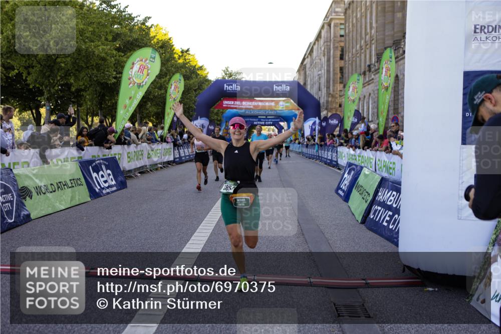 01.09.2024 - BARMER Alsterlauf Kathrin Stürmer Photography http://msf.ph/oto/6970375 01.09.2024 10:01:03 Ziel 2245, 2282, 2942, 3470, 3504, 3587, 3883, 4032, 4142, 4301, 5147, 5310, 8190, 2366, 2605, 2901, 2911, 3272, 3312, 3854, 3956, 4395, 4612, 4715, 5023, 5106, 5107, 8195 meine-sportfotos.de
