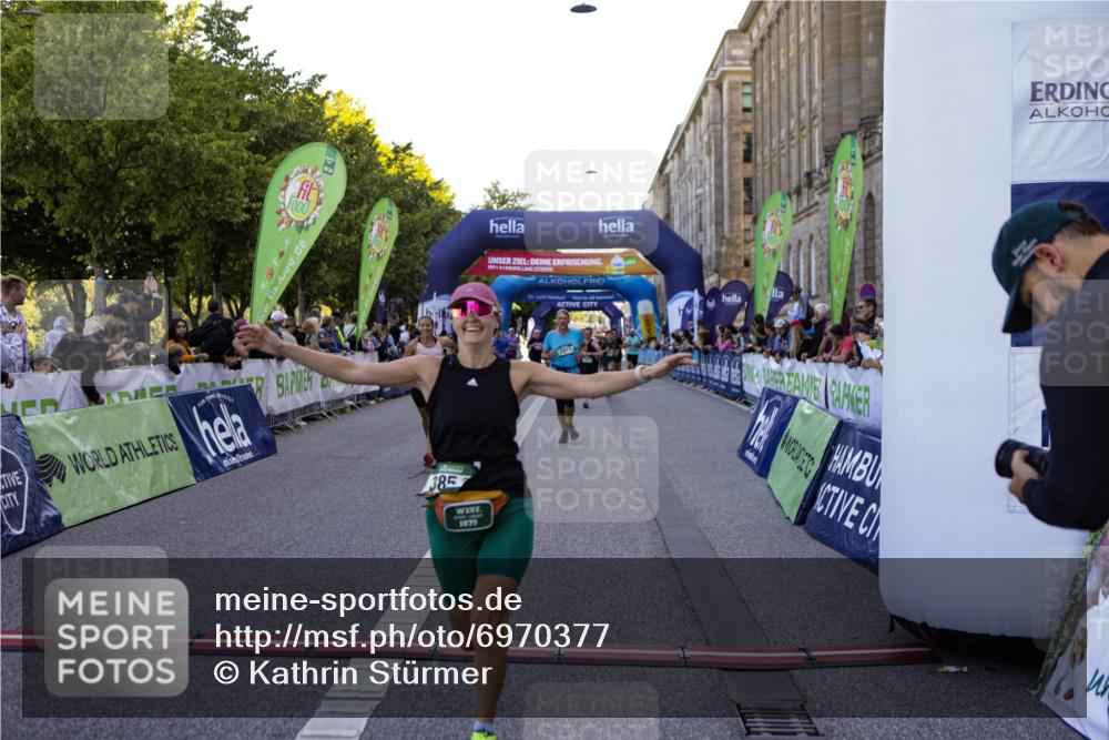 01.09.2024 - BARMER Alsterlauf Kathrin Stürmer Photography http://msf.ph/oto/6970377 01.09.2024 10:01:04 Ziel 2245, 2282, 2942, 3470, 3504, 3587, 3883, 4032, 4142, 4301, 5147, 5310, 8190, 2366, 2605, 2901, 2911, 3272, 3312, 3661, 3854, 3956, 4395, 4612, 4715, 4788, 5023, 8195 meine-sportfotos.de