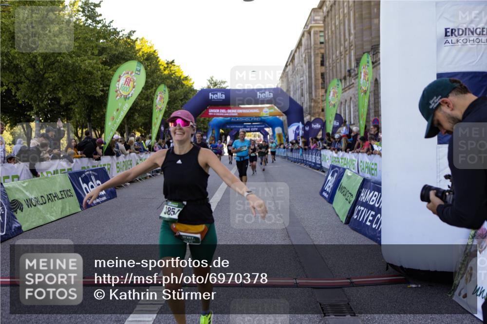01.09.2024 - BARMER Alsterlauf Kathrin Stürmer Photography http://msf.ph/oto/6970378 01.09.2024 10:01:04 Ziel 2245, 2282, 2942, 3470, 3504, 3587, 3883, 4032, 4142, 4301, 5147, 5310, 8190, 2366, 2605, 2901, 2911, 3272, 3312, 3661, 3854, 3956, 4395, 4612, 4715, 4788, 5023, 8195 meine-sportfotos.de