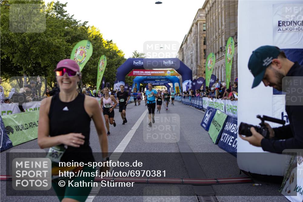 01.09.2024 - BARMER Alsterlauf Kathrin Stürmer Photography http://msf.ph/oto/6970381 01.09.2024 10:01:04 Ziel 2245, 2282, 2942, 3470, 3504, 3587, 3883, 4032, 4142, 4301, 5147, 5310, 8190, 2366, 2605, 2901, 2911, 3272, 3312, 3661, 3854, 3956, 4395, 4612, 4715, 4788, 5023, 8195 meine-sportfotos.de