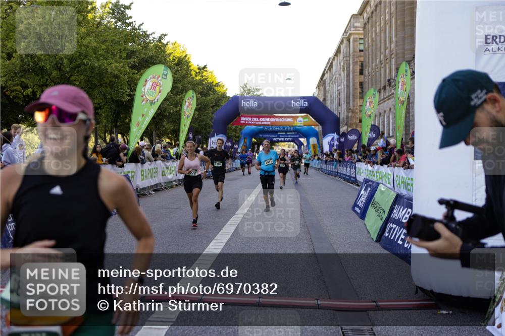 01.09.2024 - BARMER Alsterlauf Kathrin Stürmer Photography http://msf.ph/oto/6970382 01.09.2024 10:01:04 Ziel 2245, 2282, 2942, 3470, 3504, 3587, 3883, 4032, 4142, 4301, 5147, 5310, 8190, 2366, 2605, 2901, 2911, 3272, 3312, 3661, 3854, 3956, 4395, 4612, 4715, 4788, 5023, 8195 meine-sportfotos.de