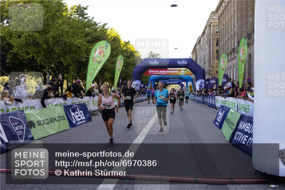 01.09.2024 - BARMER Alsterlauf Kathrin Stürmer Photography http://msf.ph/oto/6970386 01.09.2024 10:01:05 Ziel 2245, 2282, 2942, 3470, 3504, 3587, 3752, 3883, 4032, 4301, 4446, 5147, 5310, 8190, 2366, 2605, 2911, 3272, 3312, 3661, 3854, 3956, 4395, 4576, 4612, 4715, 4788, 5023, 8195 meine-sportfotos.de
