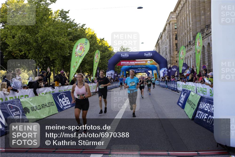 01.09.2024 - BARMER Alsterlauf Kathrin Stürmer Photography http://msf.ph/oto/6970388 01.09.2024 10:01:05 Ziel 2245, 2282, 2942, 3470, 3504, 3587, 3752, 3883, 4032, 4301, 4446, 5147, 5310, 8190, 2366, 2605, 2911, 3272, 3312, 3661, 3854, 3956, 4395, 4576, 4612, 4715, 4788, 5023, 8195 meine-sportfotos.de