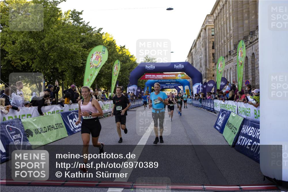 01.09.2024 - BARMER Alsterlauf Kathrin Stürmer Photography http://msf.ph/oto/6970389 01.09.2024 10:01:06 Ziel 2245, 2282, 2942, 3107, 3470, 3504, 3587, 3752, 3883, 3950, 4032, 4446, 5147, 5310, 8190, 2366, 2605, 2911, 3272, 3312, 3328, 3661, 3854, 3956, 4576, 4612, 4715, 4788, 5023, 5028, 8195 meine-sportfotos.de