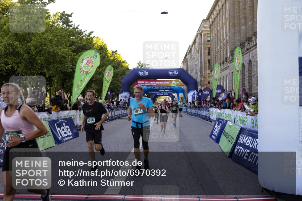 01.09.2024 - BARMER Alsterlauf Kathrin Stürmer Photography http://msf.ph/oto/6970392 01.09.2024 10:01:06 Ziel 2245, 2282, 2942, 3107, 3470, 3504, 3587, 3752, 3883, 3950, 4032, 4446, 5147, 5310, 8190, 2366, 2605, 2911, 3272, 3312, 3328, 3661, 3854, 3956, 4576, 4612, 4715, 4788, 5023, 5028, 8195 meine-sportfotos.de