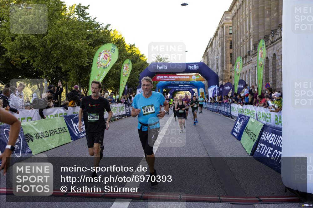 01.09.2024 - BARMER Alsterlauf Kathrin Stürmer Photography http://msf.ph/oto/6970393 01.09.2024 10:01:07 Ziel 2245, 2282, 2290, 2942, 3107, 3470, 3504, 3587, 3752, 3883, 3950, 4032, 4446, 5147, 5310, 8190, 2366, 2911, 3137, 3272, 3328, 3661, 3854, 3956, 4576, 4602, 4612, 4715, 4788, 5028, 8195 meine-sportfotos.de