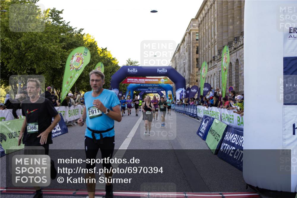 01.09.2024 - BARMER Alsterlauf Kathrin Stürmer Photography http://msf.ph/oto/6970394 01.09.2024 10:01:07 Ziel 2245, 2282, 2290, 2942, 3107, 3470, 3504, 3587, 3752, 3883, 3950, 4032, 4446, 5147, 5310, 8190, 2366, 2911, 3137, 3272, 3328, 3661, 3854, 3956, 4576, 4602, 4612, 4715, 4788, 5028, 8195 meine-sportfotos.de