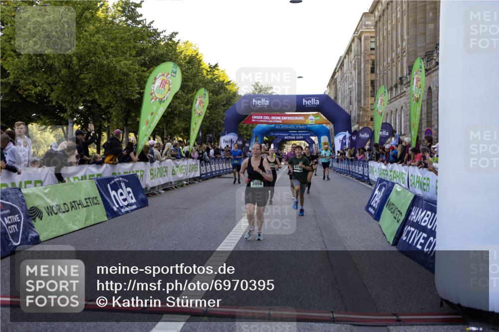 01.09.2024 - BARMER Alsterlauf Kathrin Stürmer Photography http://msf.ph/oto/6970395 01.09.2024 10:01:08 Ziel 2245, 2282, 2290, 2942, 3107, 3470, 3504, 3587, 3752, 3883, 3950, 4032, 4446, 5147, 5310, 8190, 2366, 2911, 3137, 3272, 3328, 3661, 3854, 3956, 4576, 4602, 4612, 4788, 5028, 8195 meine-sportfotos.de