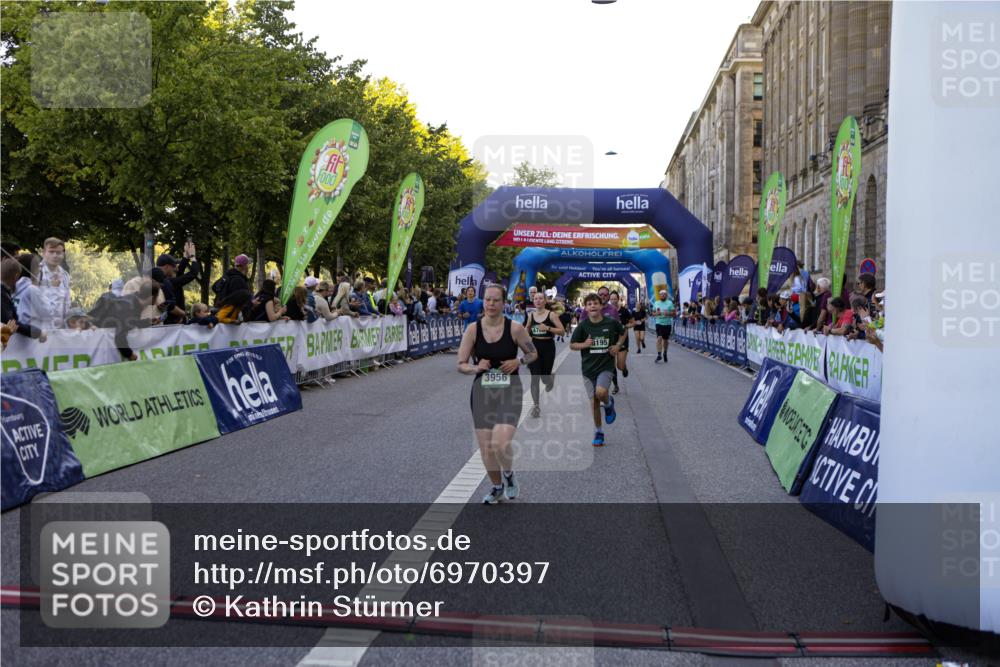 01.09.2024 - BARMER Alsterlauf Kathrin Stürmer Photography http://msf.ph/oto/6970397 01.09.2024 10:01:09 Ziel 2245, 2282, 2290, 2942, 3107, 3470, 3504, 3587, 3752, 3883, 3950, 4032, 4446, 5147, 5310, 8190, 2366, 2911, 3137, 3272, 3328, 3661, 3854, 3956, 4576, 4602, 4612, 4788, 5028, 8195, 8245 meine-sportfotos.de