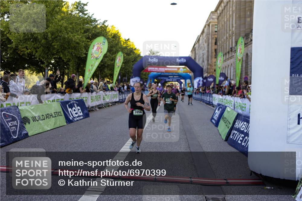01.09.2024 - BARMER Alsterlauf Kathrin Stürmer Photography http://msf.ph/oto/6970399 01.09.2024 10:01:09 Ziel 2245, 2282, 2290, 2942, 3107, 3470, 3504, 3587, 3752, 3883, 3950, 4032, 4446, 5147, 5310, 8190, 2366, 2911, 3137, 3272, 3328, 3661, 3854, 3956, 4576, 4602, 4612, 4788, 5028, 8195, 8245 meine-sportfotos.de