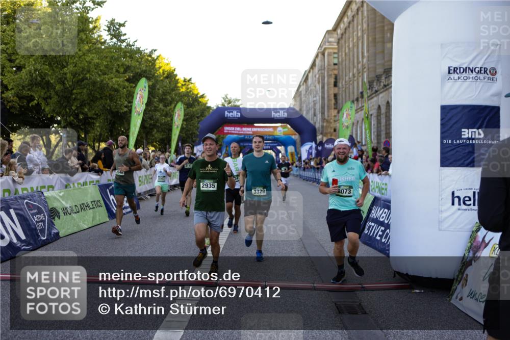 01.09.2024 - BARMER Alsterlauf Kathrin Stürmer Photography http://msf.ph/oto/6970412 01.09.2024 10:01:22 Ziel 2059, 2289, 2290, 3107, 3134, 3275, 3722, 3752, 3817, 3950, 4068, 4070, 4220, 4287, 4446, 4665, 4759, 4771, 4945, 5081, 5096, 5111, 5296, 8062, 2004, 2040, 2250, 2315, 2486, 2935, 2973, 3137, 3329, 3957, 3968, 4191, 4192, 4354, 4466, 4559, 4602, 5224, 5225, 8073, 8245, 8302, 8363 meine-sportfotos.de