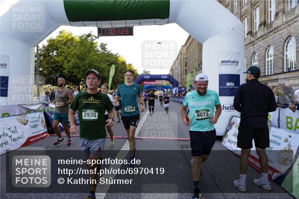 01.09.2024 - BARMER Alsterlauf Kathrin Stürmer Photography http://msf.ph/oto/6970419 01.09.2024 10:01:24 Ziel 2059, 2289, 2290, 3107, 3134, 3275, 3722, 3752, 3817, 3950, 4068, 4070, 4220, 4287, 4322, 4446, 4665, 4759, 4771, 4941, 4945, 5081, 5096, 5111, 5296, 8062, 2004, 2040, 2250, 2315, 2486, 2935, 2973, 3170, 3329, 3957, 3968, 4191, 4192, 4354, 4466, 4559, 4695, 5224, 5225, 8073, 8245, 8302, 8363 meine-sportfotos.de