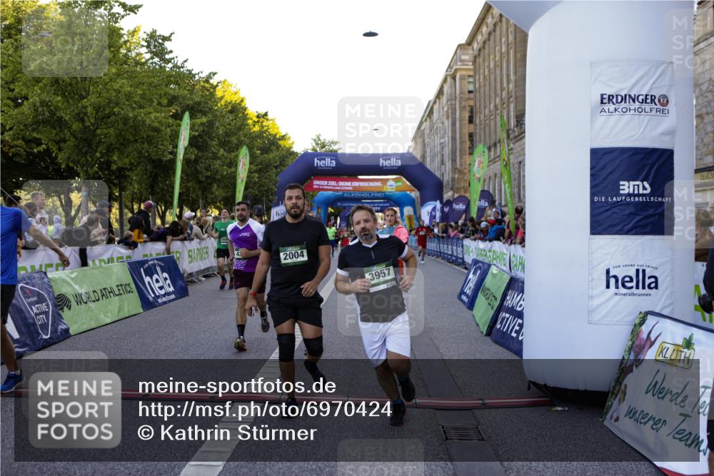 01.09.2024 - BARMER Alsterlauf Kathrin Stürmer Photography http://msf.ph/oto/6970424 01.09.2024 10:01:27 Ziel 2059, 2289, 2290, 3134, 3275, 3722, 3817, 3992, 4068, 4070, 4133, 4220, 4225, 4287, 4322, 4665, 4759, 4771, 4941, 4945, 4989, 5081, 5096, 5111, 5296, 8062, 2004, 2040, 2250, 2935, 2973, 3018, 3170, 3171, 3327, 3329, 3957, 3968, 4191, 4192, 4354, 4466, 4559, 4583, 4695, 5224, 5225, 5261, 5264, 8073, 8302, 8363 meine-sportfotos.de