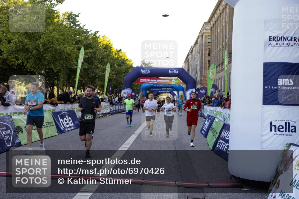 01.09.2024 - BARMER Alsterlauf Kathrin Stürmer Photography http://msf.ph/oto/6970426 01.09.2024 10:01:33 Ziel 2059, 2259, 3134, 3275, 3722, 3817, 3909, 3992, 4068, 4070, 4127, 4133, 4145, 4225, 4287, 4322, 4665, 4759, 4771, 4941, 4945, 4989, 5111, 2004, 2006, 2114, 2243, 2250, 2513, 2890, 2891, 3018, 3142, 3170, 3171, 3204, 3208, 3209, 3327, 3472, 3590, 3957, 3968, 4354, 4466, 4559, 4583, 4695, 5261, 5264 meine-sportfotos.de