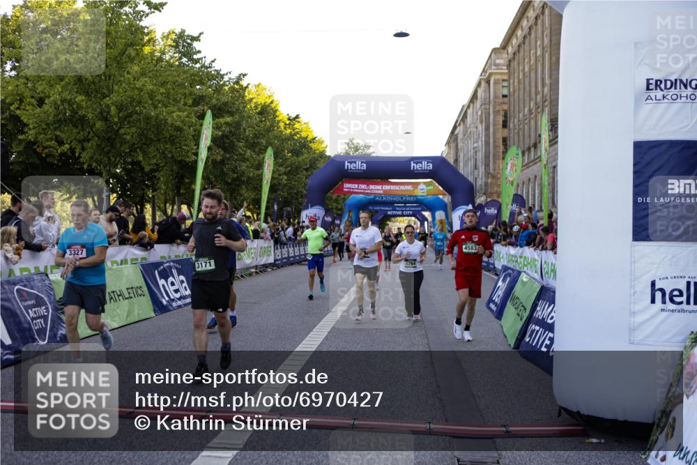 01.09.2024 - BARMER Alsterlauf Kathrin Stürmer Photography http://msf.ph/oto/6970427 01.09.2024 10:01:33 Ziel 2059, 2259, 3134, 3275, 3722, 3817, 3909, 3992, 4068, 4070, 4127, 4133, 4145, 4225, 4287, 4322, 4665, 4759, 4771, 4941, 4945, 4989, 5111, 2004, 2006, 2114, 2243, 2250, 2513, 2890, 2891, 3018, 3142, 3170, 3171, 3204, 3208, 3209, 3327, 3472, 3590, 3957, 3968, 4354, 4466, 4559, 4583, 4695, 5261, 5264 meine-sportfotos.de
