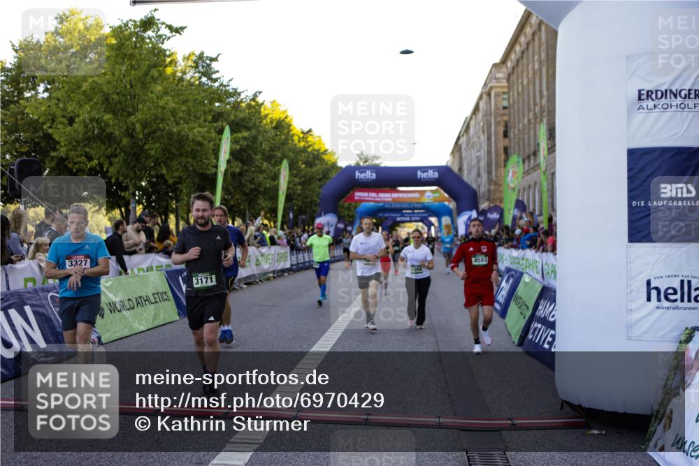 01.09.2024 - BARMER Alsterlauf Kathrin Stürmer Photography http://msf.ph/oto/6970429 01.09.2024 10:01:33 Ziel 2059, 2259, 3134, 3275, 3722, 3817, 3909, 3992, 4068, 4070, 4127, 4133, 4145, 4225, 4287, 4322, 4665, 4759, 4771, 4941, 4945, 4989, 5111, 2004, 2006, 2114, 2243, 2250, 2513, 2890, 2891, 3018, 3142, 3170, 3171, 3204, 3208, 3209, 3327, 3472, 3590, 3957, 3968, 4354, 4466, 4559, 4583, 4695, 5261, 5264 meine-sportfotos.de