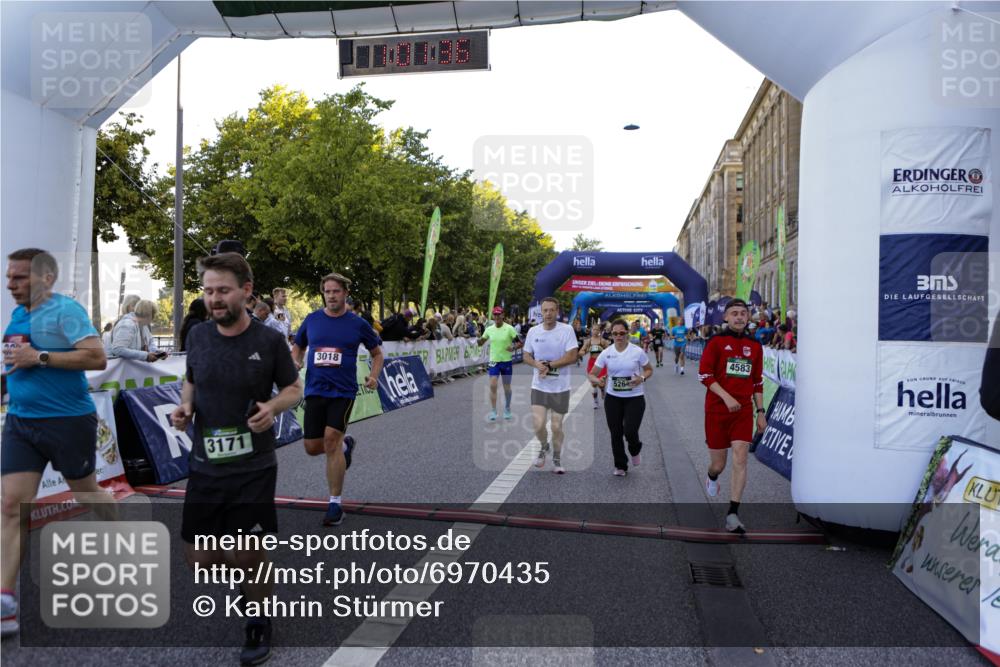 01.09.2024 - BARMER Alsterlauf Kathrin Stürmer Photography http://msf.ph/oto/6970435 01.09.2024 10:01:34 Ziel 2059, 2259, 3134, 3275, 3722, 3742, 3817, 3909, 3992, 4068, 4070, 4127, 4133, 4145, 4214, 4225, 4287, 4322, 4582, 4665, 4759, 4771, 4941, 4945, 4989, 5111, 2004, 2006, 2114, 2243, 2250, 2513, 2890, 2891, 3018, 3142, 3170, 3171, 3204, 3208, 3209, 3327, 3472, 3590, 3957, 3968, 4354, 4559, 4583, 4695, 4766, 5261, 5264 meine-sportfotos.de
