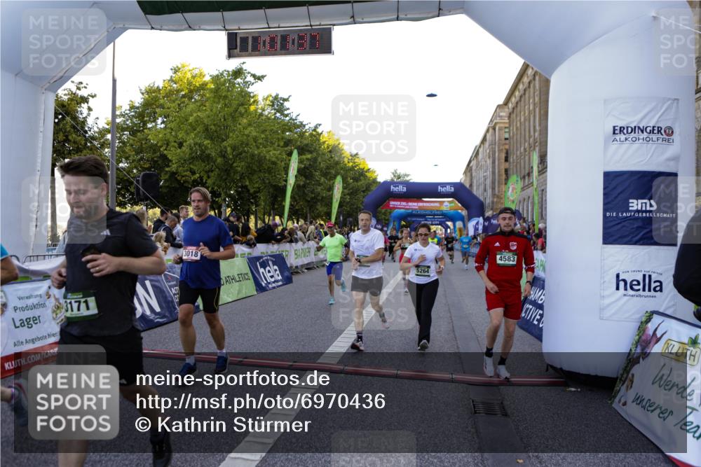 01.09.2024 - BARMER Alsterlauf Kathrin Stürmer Photography http://msf.ph/oto/6970436 01.09.2024 10:01:34 Ziel 2059, 2259, 3134, 3275, 3722, 3742, 3817, 3909, 3992, 4068, 4070, 4127, 4133, 4145, 4214, 4225, 4287, 4322, 4582, 4665, 4759, 4771, 4941, 4945, 4989, 5111, 2004, 2006, 2114, 2243, 2250, 2513, 2890, 2891, 3018, 3142, 3170, 3171, 3204, 3208, 3209, 3327, 3472, 3590, 3957, 3968, 4354, 4559, 4583, 4695, 4766, 5261, 5264 meine-sportfotos.de