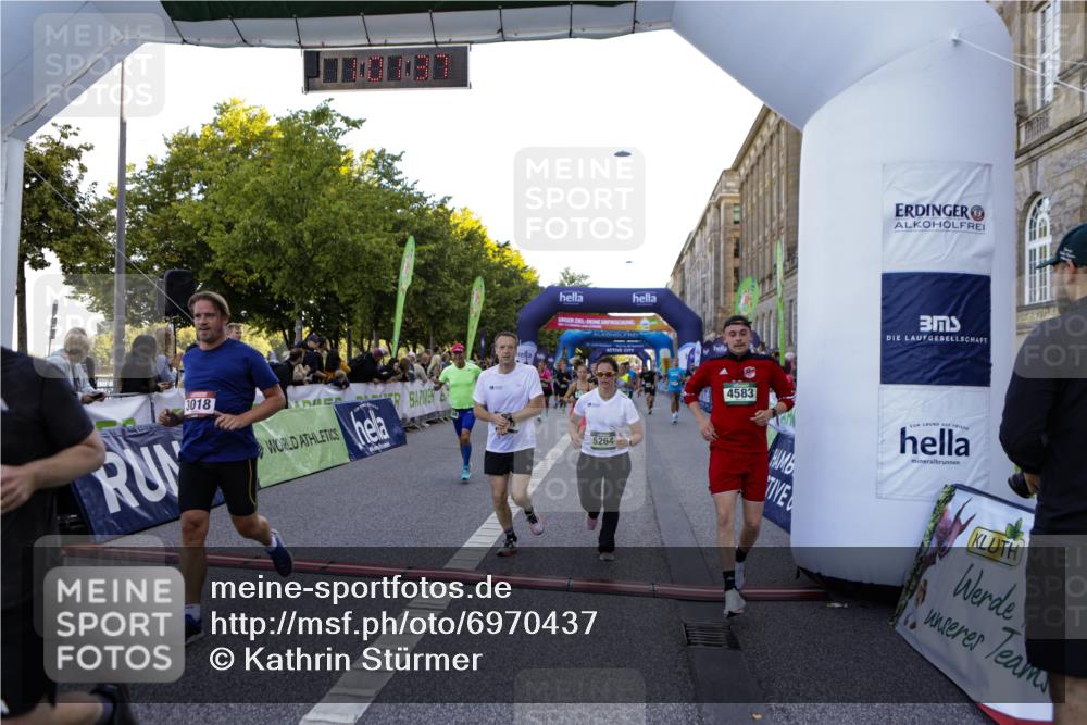 01.09.2024 - BARMER Alsterlauf Kathrin Stürmer Photography http://msf.ph/oto/6970437 01.09.2024 10:01:34 Ziel 2059, 2259, 3134, 3275, 3722, 3742, 3817, 3909, 3992, 4068, 4070, 4127, 4133, 4145, 4214, 4225, 4287, 4322, 4582, 4665, 4759, 4771, 4941, 4945, 4989, 5111, 2004, 2006, 2114, 2243, 2250, 2513, 2890, 2891, 3018, 3142, 3170, 3171, 3204, 3208, 3209, 3327, 3472, 3590, 3957, 3968, 4354, 4559, 4583, 4695, 4766, 5261, 5264 meine-sportfotos.de