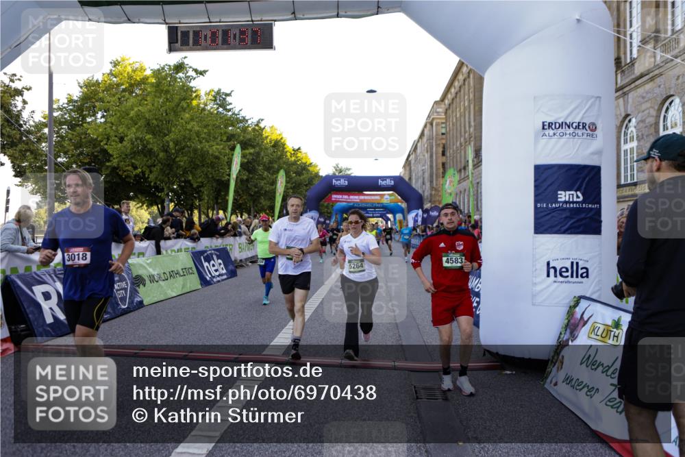 01.09.2024 - BARMER Alsterlauf Kathrin Stürmer Photography http://msf.ph/oto/6970438 01.09.2024 10:01:35 Ziel 2059, 2259, 3134, 3275, 3722, 3742, 3817, 3909, 3992, 4068, 4070, 4127, 4133, 4145, 4214, 4225, 4287, 4322, 4582, 4665, 4759, 4771, 4941, 4989, 2006, 2114, 2243, 2250, 2513, 2890, 2891, 3018, 3142, 3170, 3171, 3204, 3208, 3209, 3327, 3472, 3590, 3968, 4354, 4559, 4583, 4695, 4766, 5261, 5264 meine-sportfotos.de