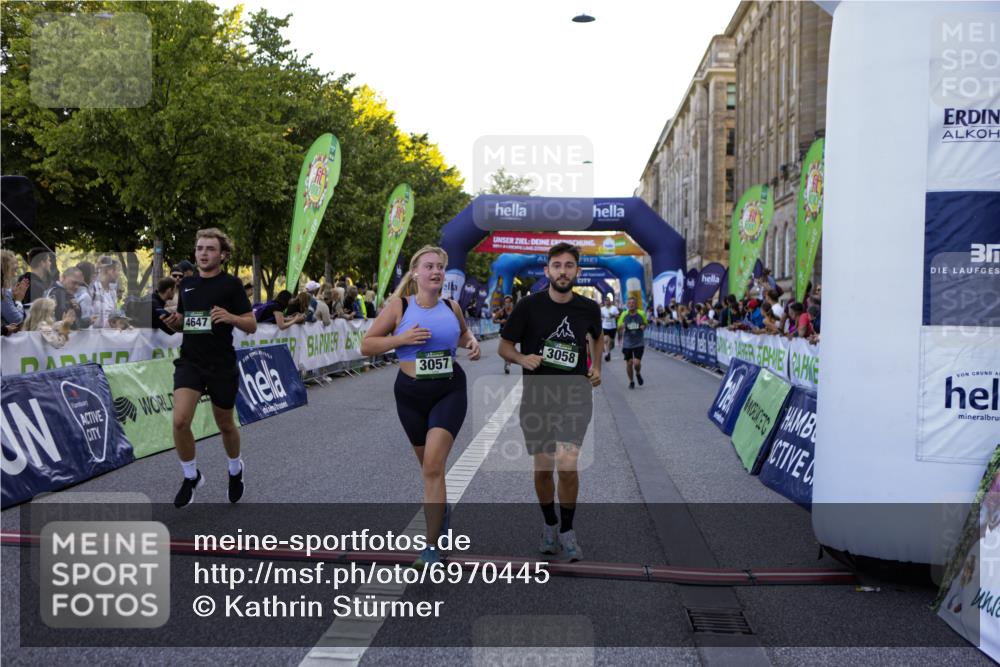 01.09.2024 - BARMER Alsterlauf Kathrin Stürmer Photography http://msf.ph/oto/6970445 01.09.2024 10:01:45 Ziel 2259, 2888, 3195, 3196, 3276, 3742, 3909, 3992, 4127, 4133, 4145, 4184, 4214, 4225, 4244, 4582, 4603, 4989, 5042, 2006, 2122, 2152, 2243, 2357, 2513, 2890, 2891, 3057, 3058, 3102, 3142, 3208, 3209, 3472, 3590, 3702, 4182, 4647, 4745, 4766, 4923, 5141, 5207 meine-sportfotos.de