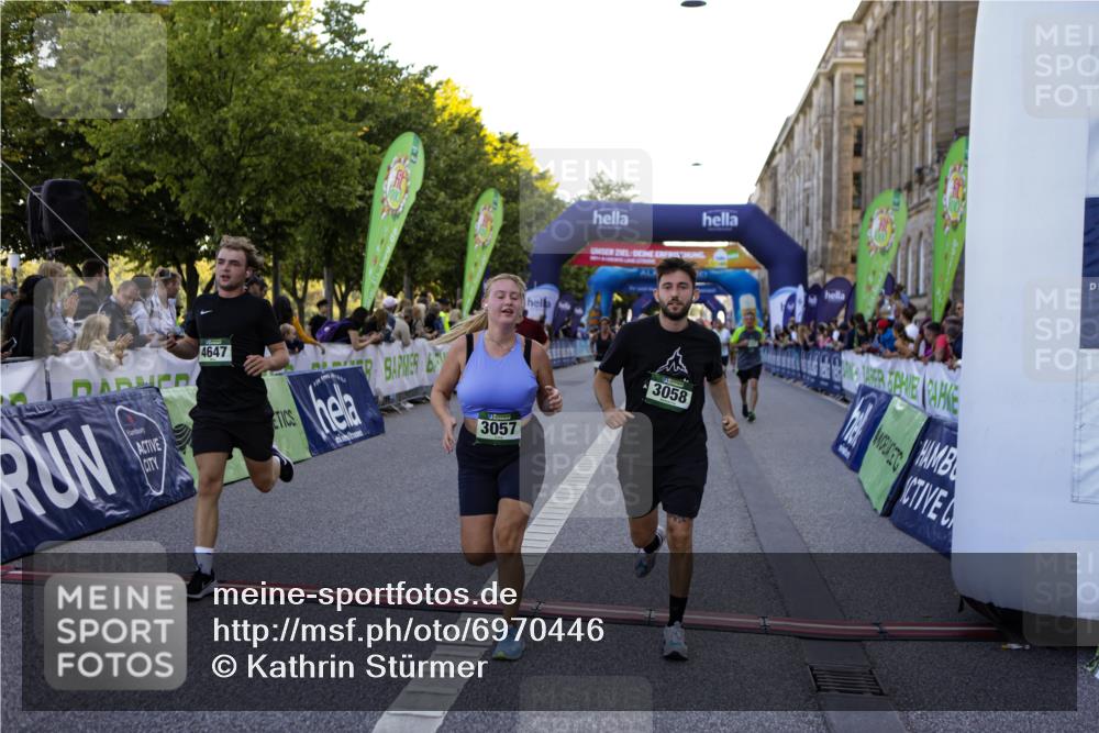 01.09.2024 - BARMER Alsterlauf Kathrin Stürmer Photography http://msf.ph/oto/6970446 01.09.2024 10:01:45 Ziel 2259, 2888, 3195, 3196, 3276, 3742, 3909, 3992, 4127, 4133, 4145, 4184, 4214, 4225, 4244, 4582, 4603, 4989, 5042, 2006, 2122, 2152, 2243, 2357, 2513, 2890, 2891, 3057, 3058, 3102, 3142, 3208, 3209, 3472, 3590, 3702, 4182, 4647, 4745, 4766, 4923, 5141, 5207 meine-sportfotos.de
