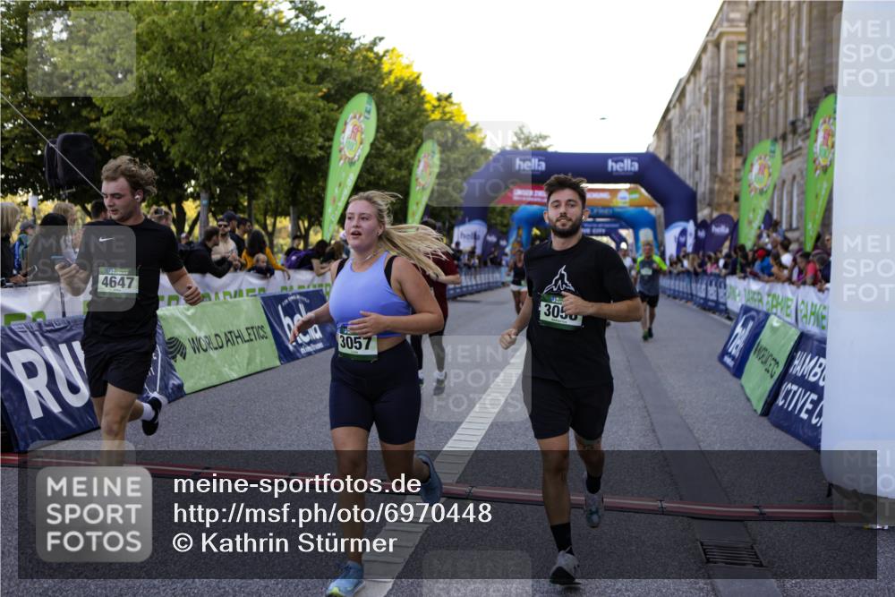 01.09.2024 - BARMER Alsterlauf Kathrin Stürmer Photography http://msf.ph/oto/6970448 01.09.2024 10:01:45 Ziel 2259, 2888, 3195, 3196, 3276, 3742, 3909, 3992, 4127, 4133, 4145, 4184, 4214, 4225, 4244, 4582, 4603, 4989, 5042, 2006, 2122, 2152, 2243, 2357, 2513, 2890, 2891, 3057, 3058, 3102, 3142, 3208, 3209, 3472, 3590, 3702, 4182, 4647, 4745, 4766, 4923, 5141, 5207 meine-sportfotos.de